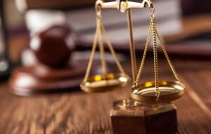 Прокуратура считает, что с 1942-го по 1945 год обвиняемый помогал в убийстве заключенных в концлагере Заксенхаузен под Берлином