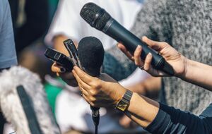 Журналистов зовут в учредители, чтобы избежать санкций