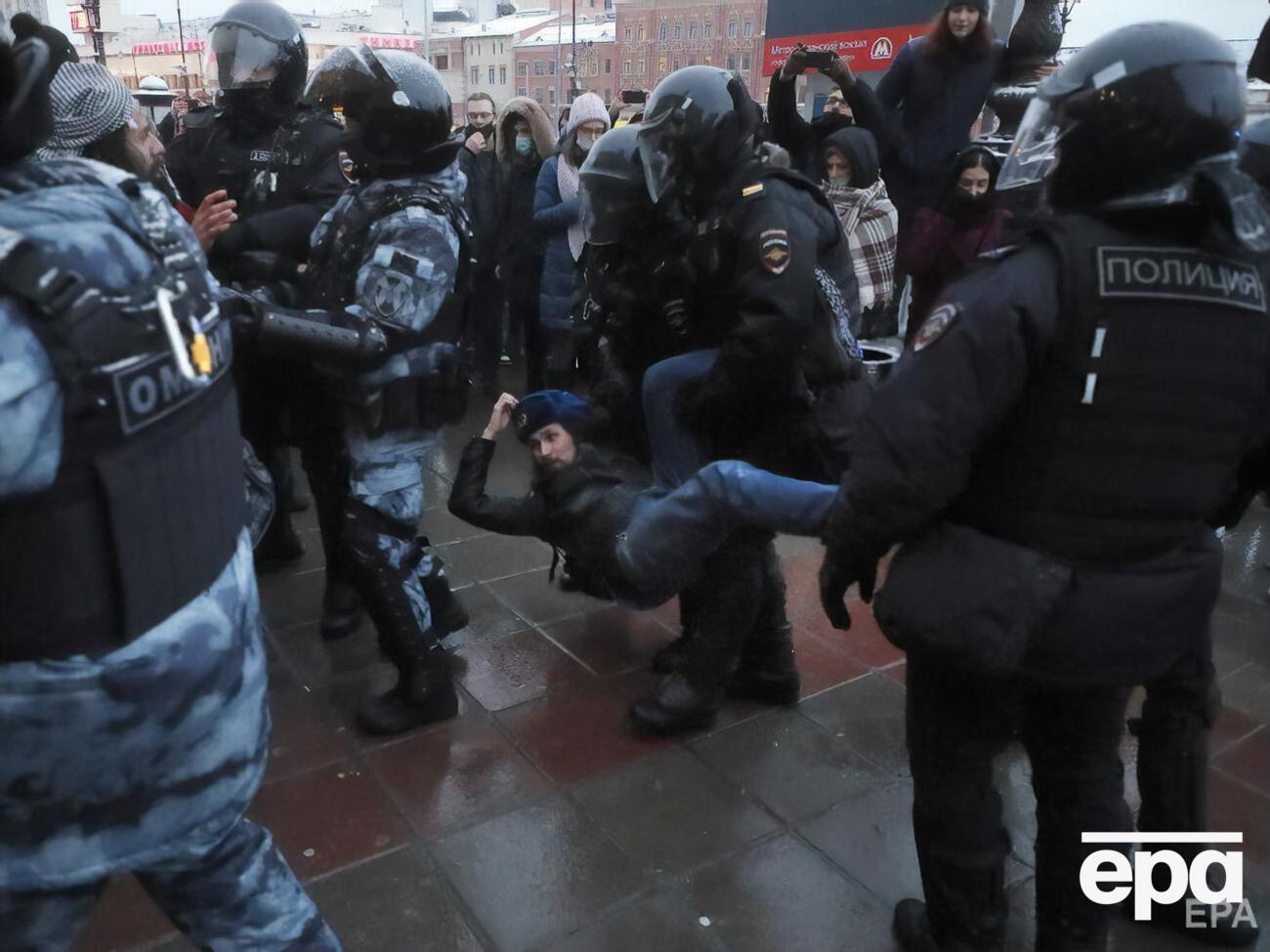 После ареста Навального в РФ начались массовые митинги