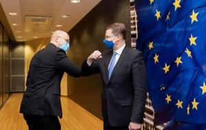 Шмыгаль (слева) и Домбровскис провели переговоры в Брюсселе