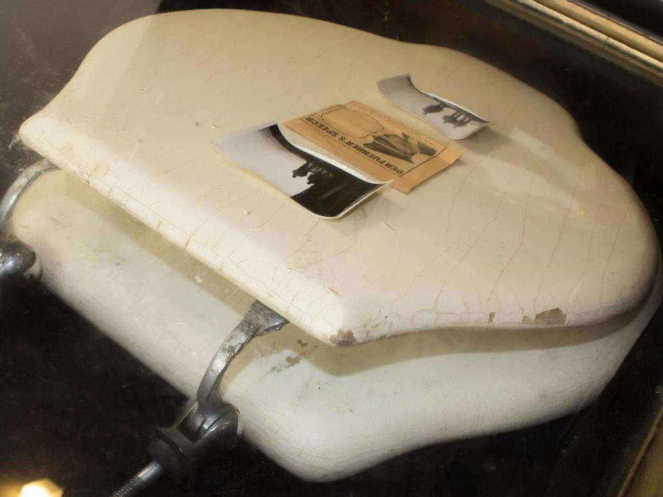 В описании лота на странице аукционного дома сиденье&nbsp;названо&nbsp;"единственным в своем роде"