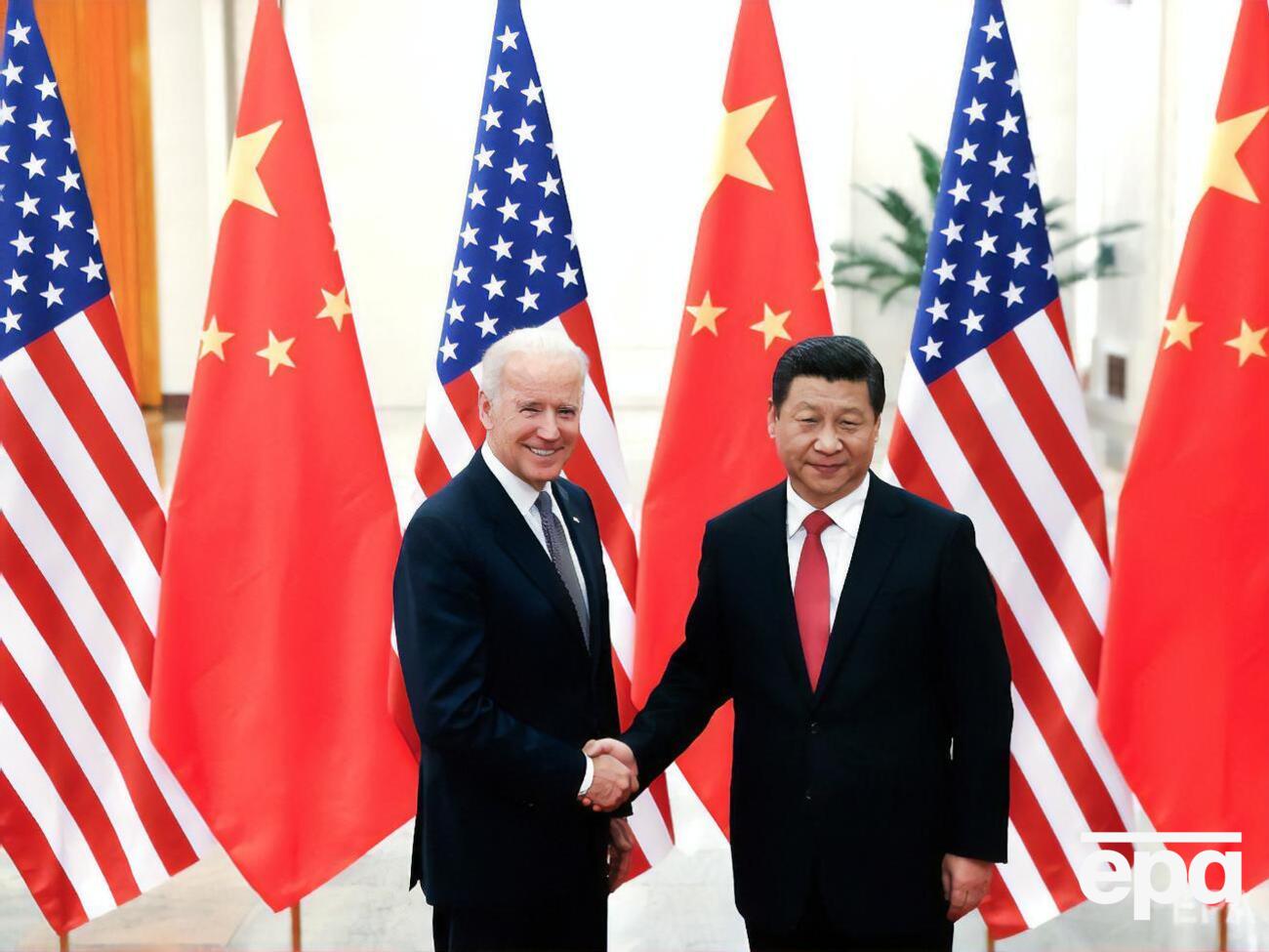 Байден (слева) упрекнул Си Цзиньпина в нарушении прав человека в Синьцзяне