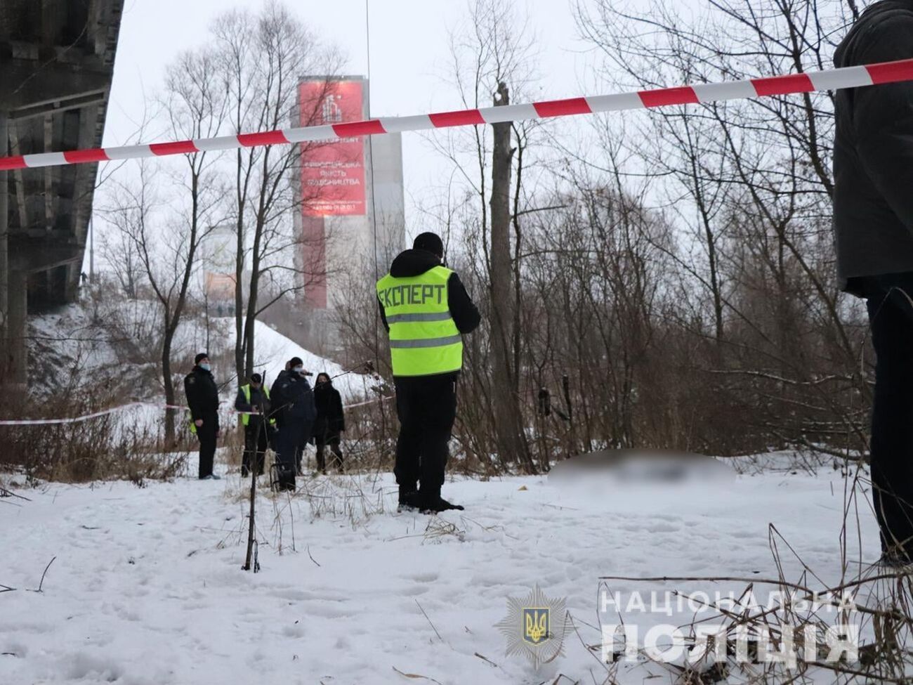 Полиция создала несколько поисковых групп, в которые вошли курсанты, волонтеры, кинологи