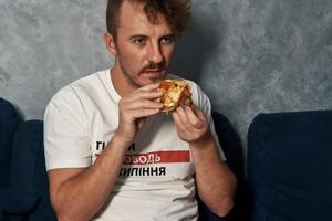 Клопотенко: Я уверен, в какой-то параллельной вселенной уже начали изготавливать иконы с этим пирогом