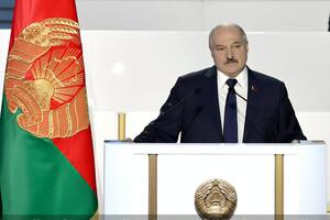 Лукашенко заявив, що просто так не віддасть Білорусь "на наругу"