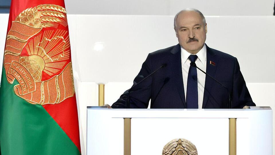 Лукашенко заявив, що просто так не віддасть Білорусь "на наругу"