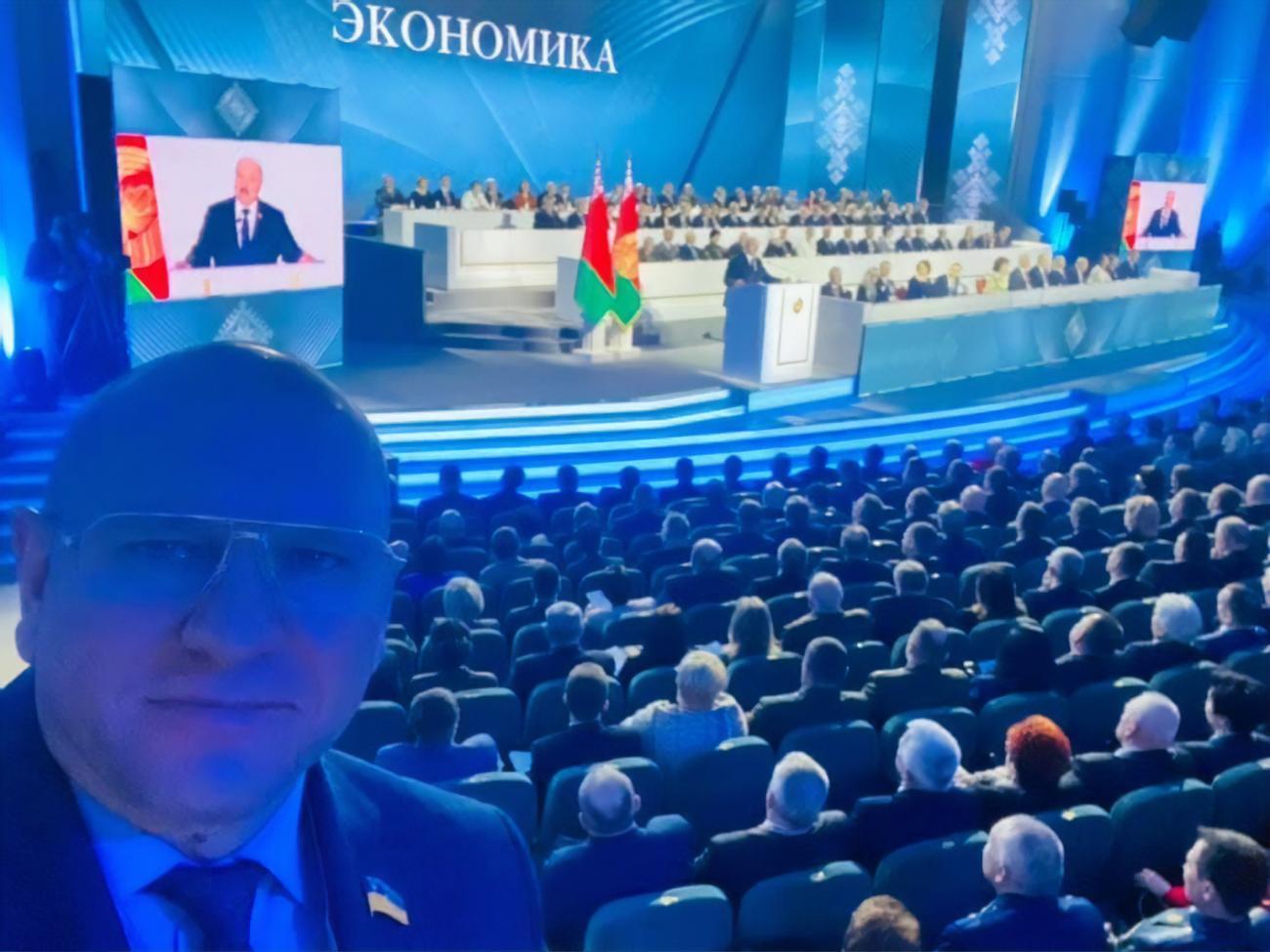 Депутат от "Слуги народа" Шевченко опубликовал фото на фоне выступающего Лукашенко