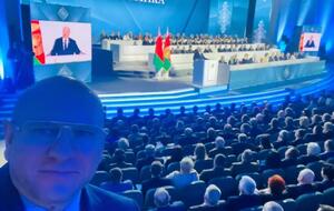 Депутат от "Слуги народа" Шевченко опубликовал фото на фоне выступающего Лукашенко