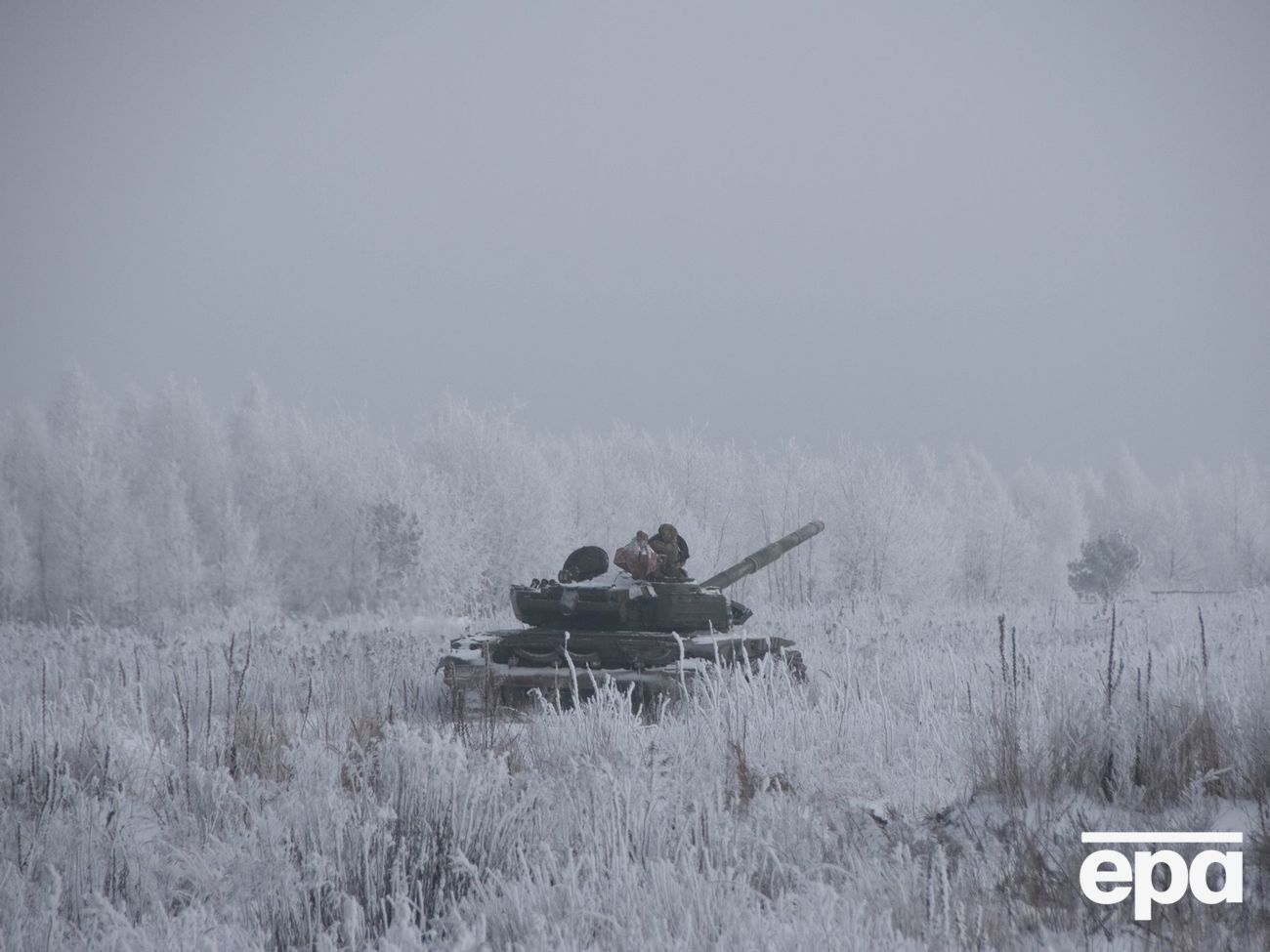 Украинские военные отвечают на обстрелы
