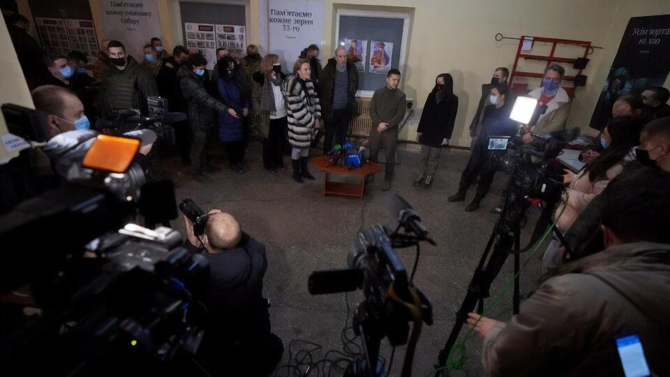 Президент України не згоден із тим, що заблоковані канали належать до "наших"