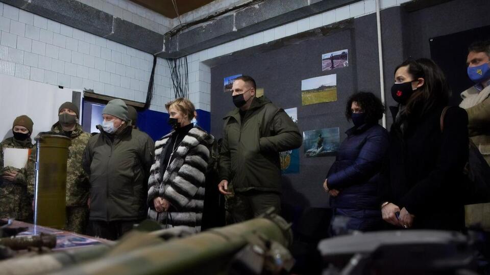 Зеленский с послами западных государств посетил Донбасс. Фоторепортаж