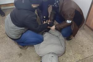 Правоохоронці затримали агентів спецслужби РФ під час контрольованого передання секретних документів