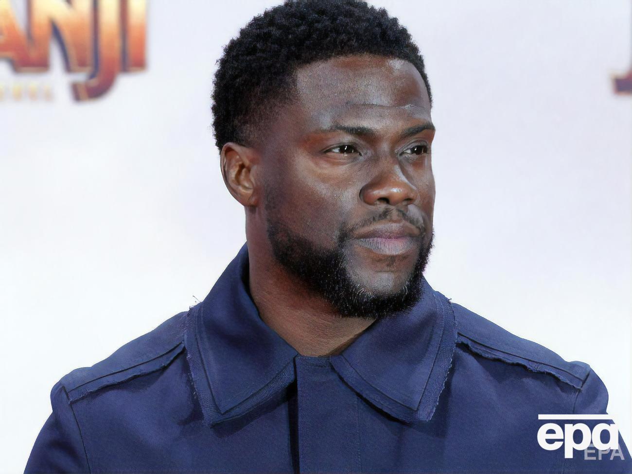 Гарт відомий за фільмами "Смерть на похоронах", "Джуманджі: Поклик джунглів", "Думай як чоловік" і ситкомом "Американська сімейка"