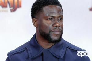 Гарт відомий за фільмами "Смерть на похоронах", "Джуманджі: Поклик джунглів", "Думай як чоловік" і ситкомом "Американська сімейка"