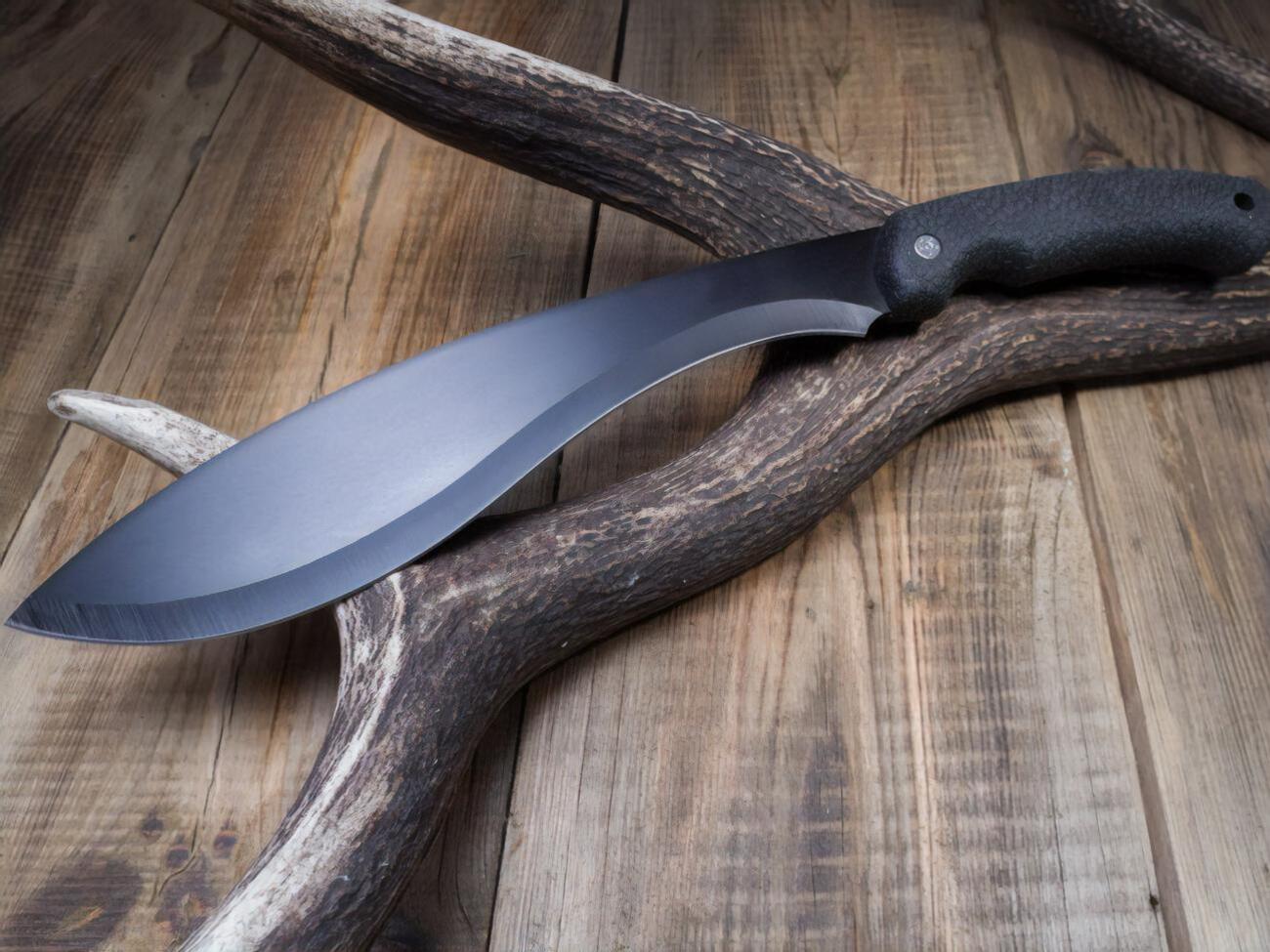 Мачете в магазине держали из-за неоднократных нападений грабителей