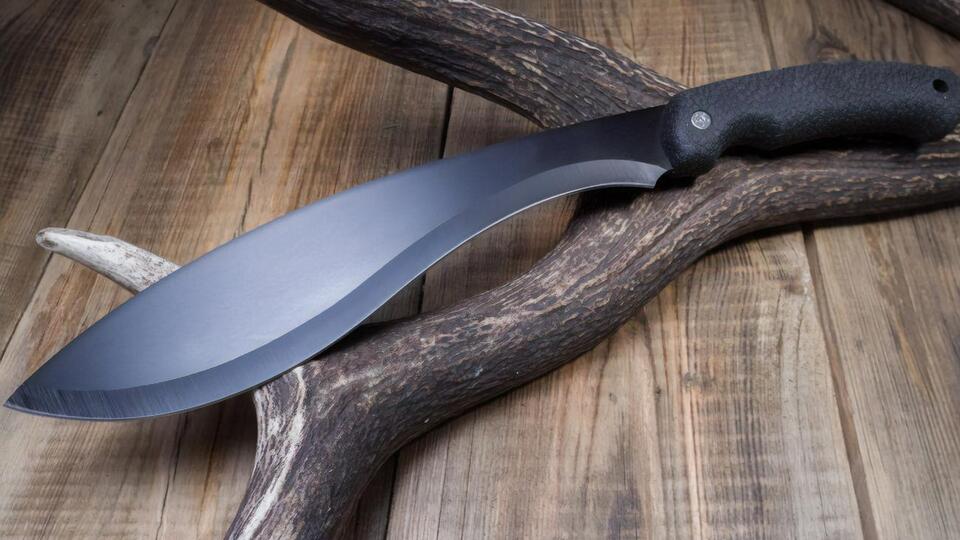 Мачете в магазине держали из-за неоднократных нападений грабителей