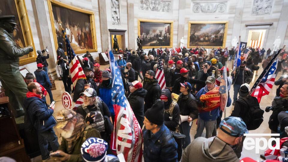 6 января сторонники Трампа взяли штурмом Капитолий