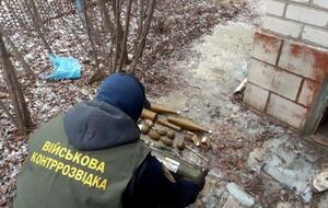 Возле ворот силовики наткнулись на растяжку с гранатой
