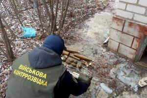 Біля воріт силовики наштовхнулися на розтяжку з гранатою