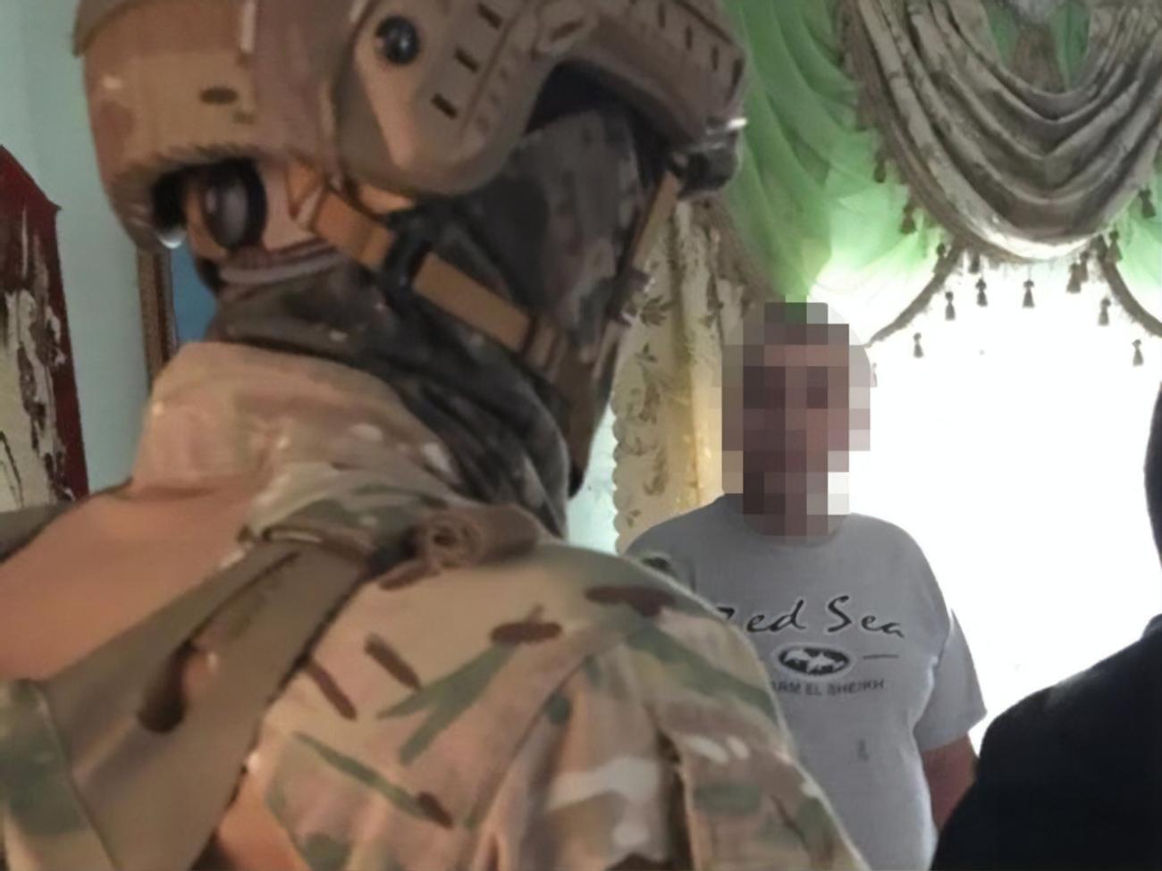 Правоохранители провели обыски по месту жительства фигурантов