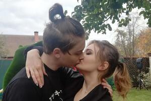 Глушко молодший за свою обраницю на два роки