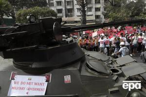 В день переворота на улицах столицы Мьянмы были российские бронемашины