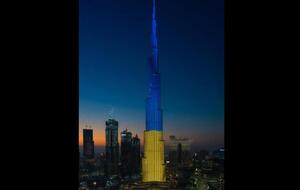 Эмираты проводили украинскую делегацию, подсветив свое самое высокое здание цветами украинского флага