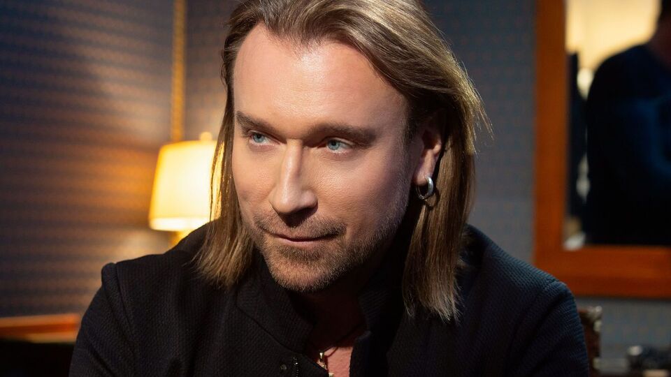 Винник: Об этом даже говорить несерьезно. Как можно себе представить? Олег сейчас полетел в Россию, выступил – и вернулся назад?