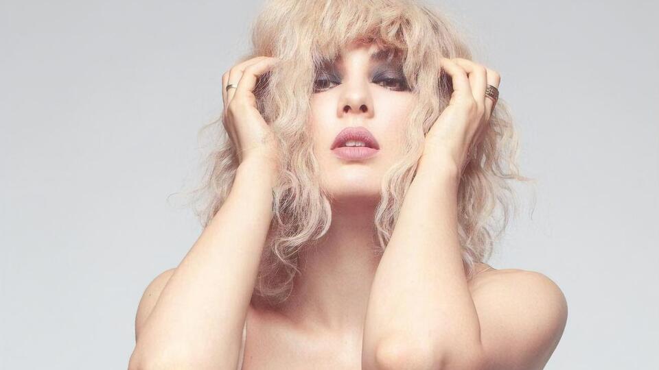 Maruv: З днем народження мене, сучку!