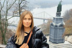 Онучка Ротару прилетіла на канікули в Україну наприкінці грудня 2020 року