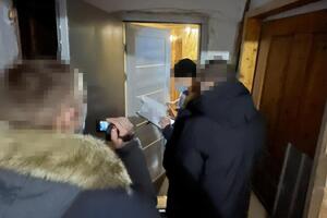 Правоохоронці провели обшук за місцем проживання фігуранта, вилучили печатки й документи