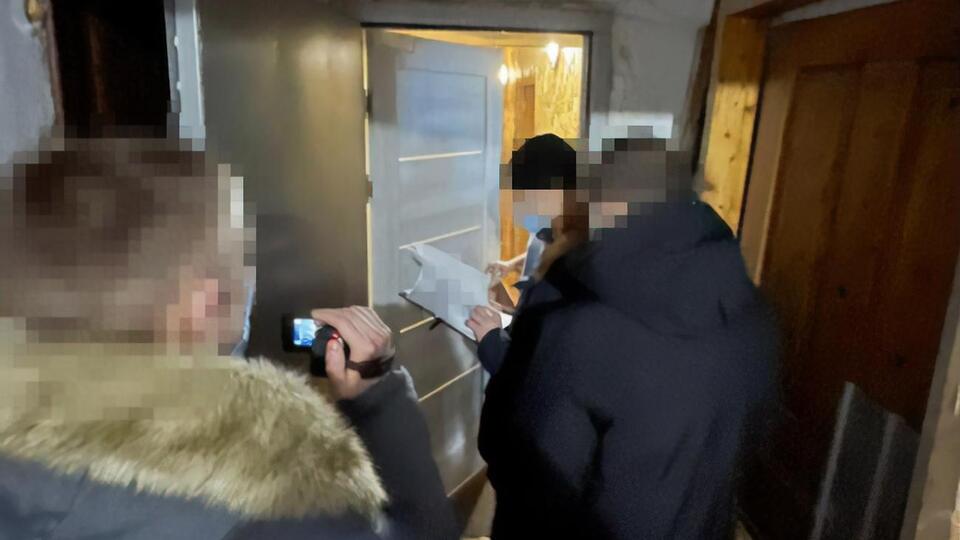 Правоохоронці провели обшук за місцем проживання фігуранта, вилучили печатки й документи
