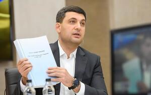 Гройсман: Я б не дозволив, бетон би гриз, щоб Україна, європейська країна, не залишилася без вакцин
