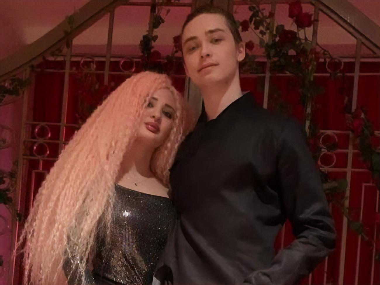 Архип Глушко молодший за свою обраницю на два роки