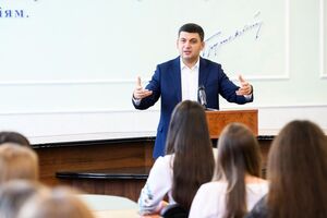 Гройсман: Сейчас мы не преодолеваем пандемию и ее последствия, мы переживаем ее