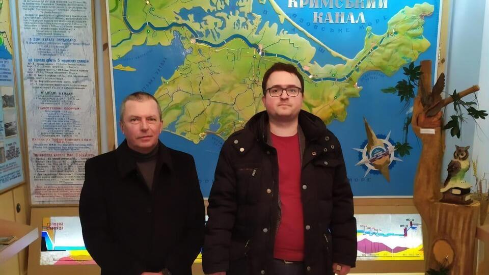 Кориневич (праворуч) обговорив із начальником управління Північно-Кримського каналу в місті Таврійськ важливі для функціонування каналу питання