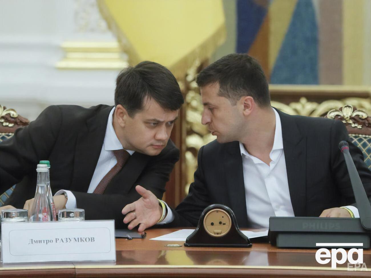 Разумков (на фото слева) был избран в Верховную Раду по списку "Слуги народа"