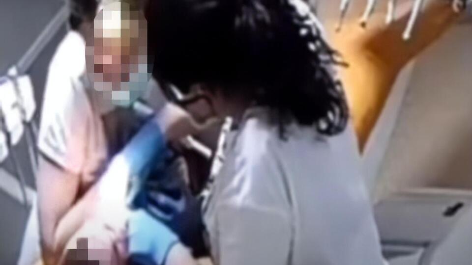 Полиция начала расследовать действия Кравчук после жалоб родителей ее маленьких клиентов
