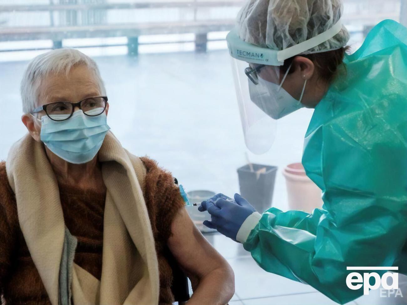 В мире продолжается вакцинация от коронавируса