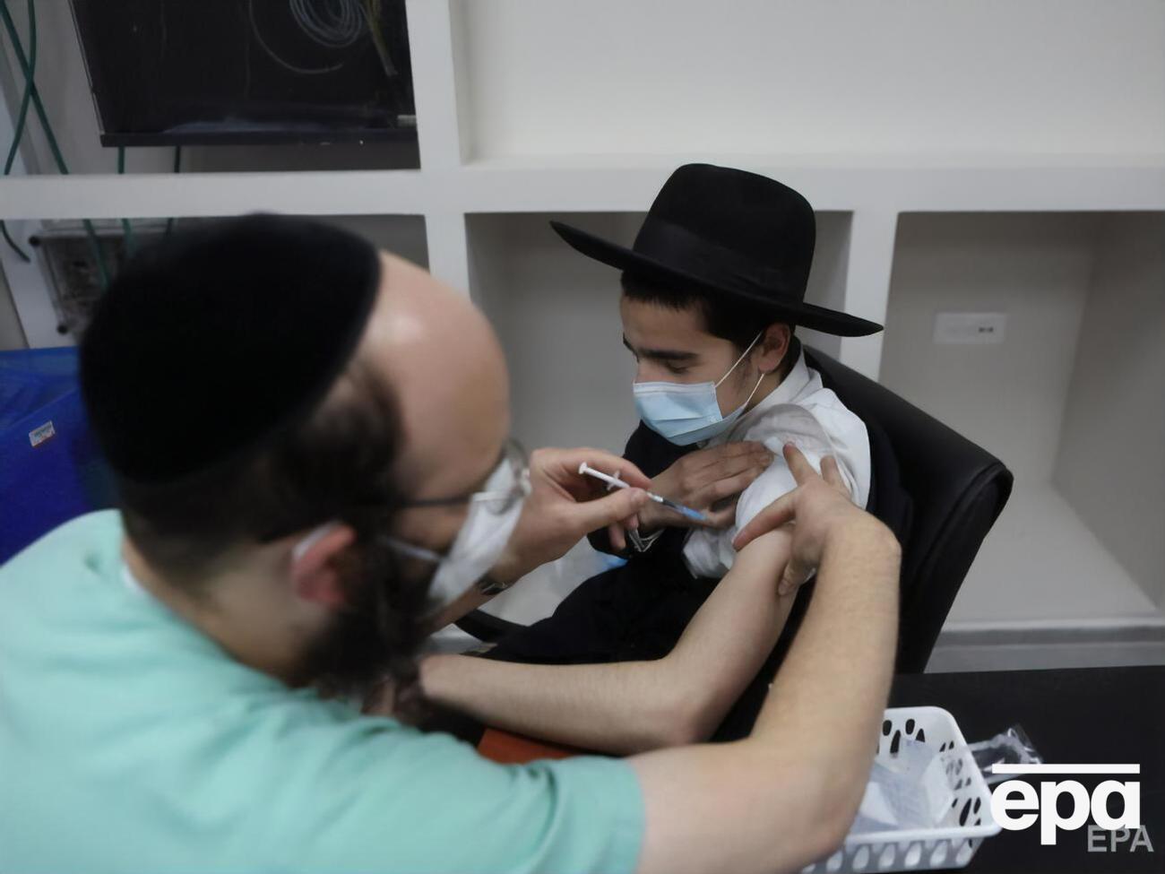 Израиль является одним из лидеров по количеству введенных доз вакцины