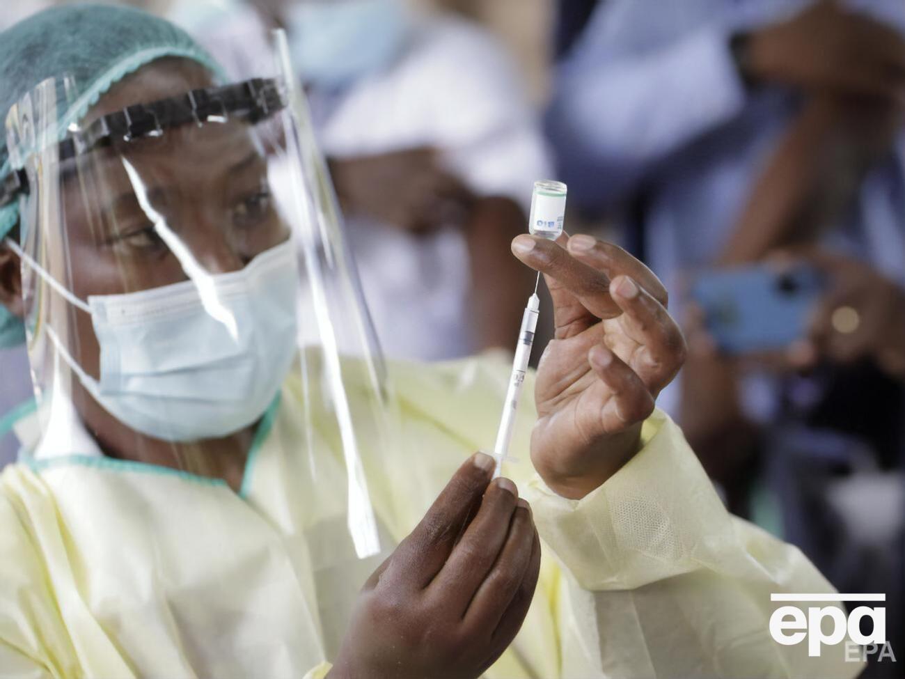 У Зімбабве на першому етапі планують вакцинувати 60 тис. медиків