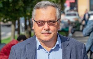 "На кого розрахована вистава "Порошенко сам у себе купив канал". Усім і без вистави було ясно, чий це канал і кого він щоденно рекламує