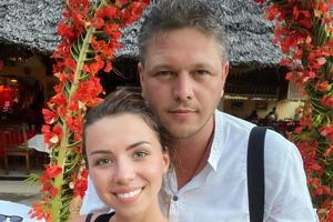 Зинченко познакомилась с Соколюком, когда он помогал ей решить вопрос с эвакуацией ее собаки в Украину