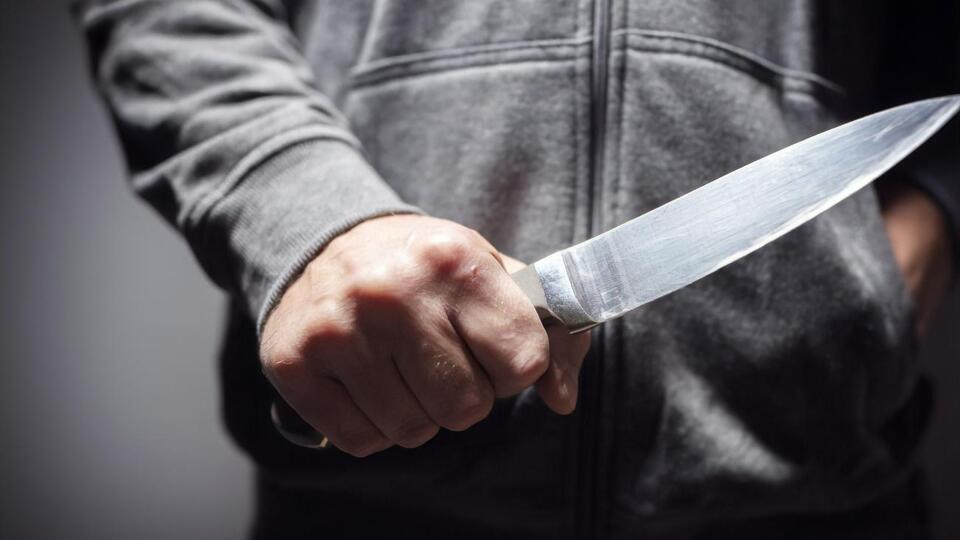 Нападавшего задержали, на место происшествия приехали следователи