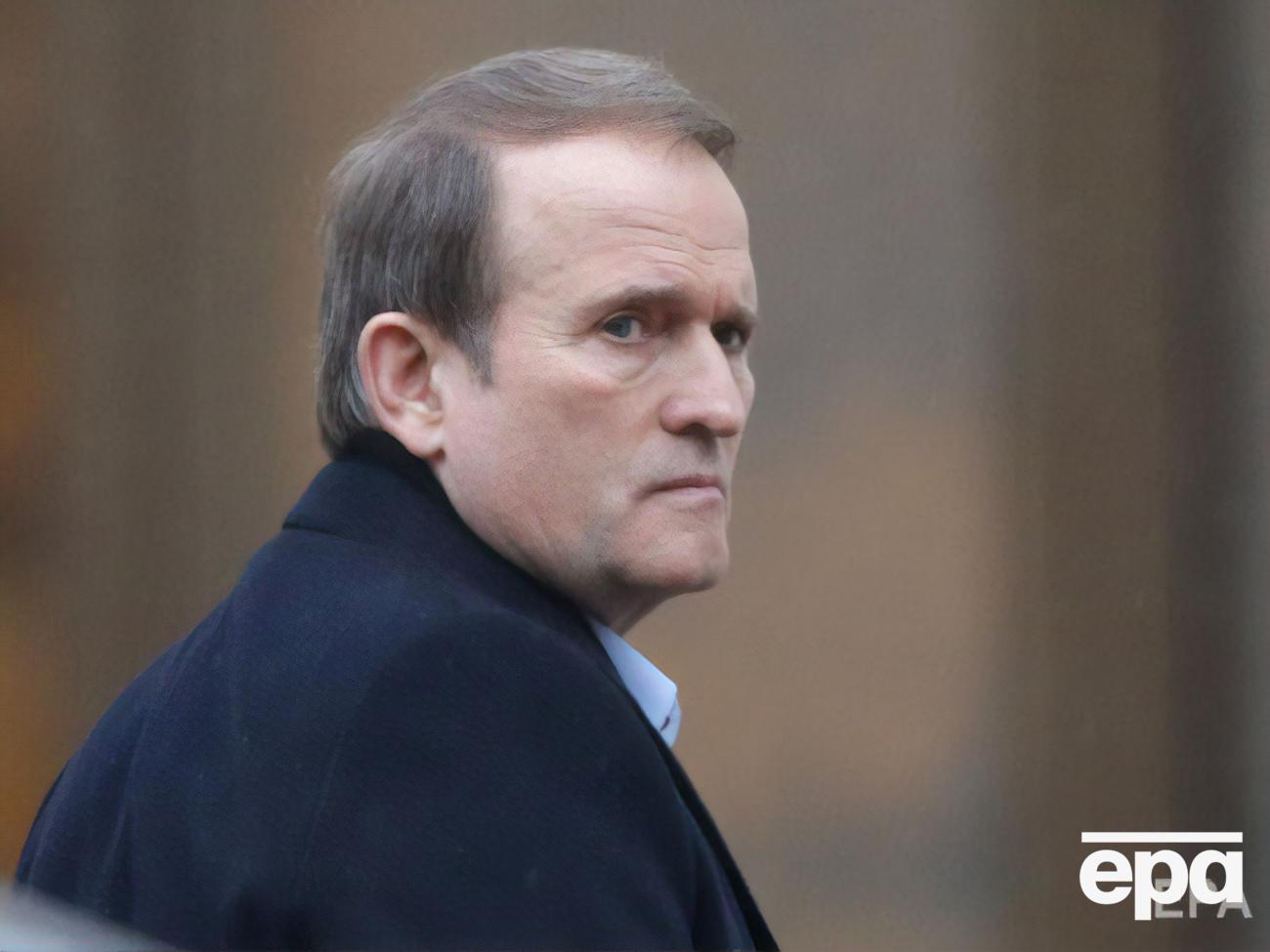 В начале февраля СНБО ввел санкции против трех телеканалов, конечным бенефициаром которых, согласно расследованиям, был Виктор Медведчук. Сейчас уже санкции введены против него лично и его жены