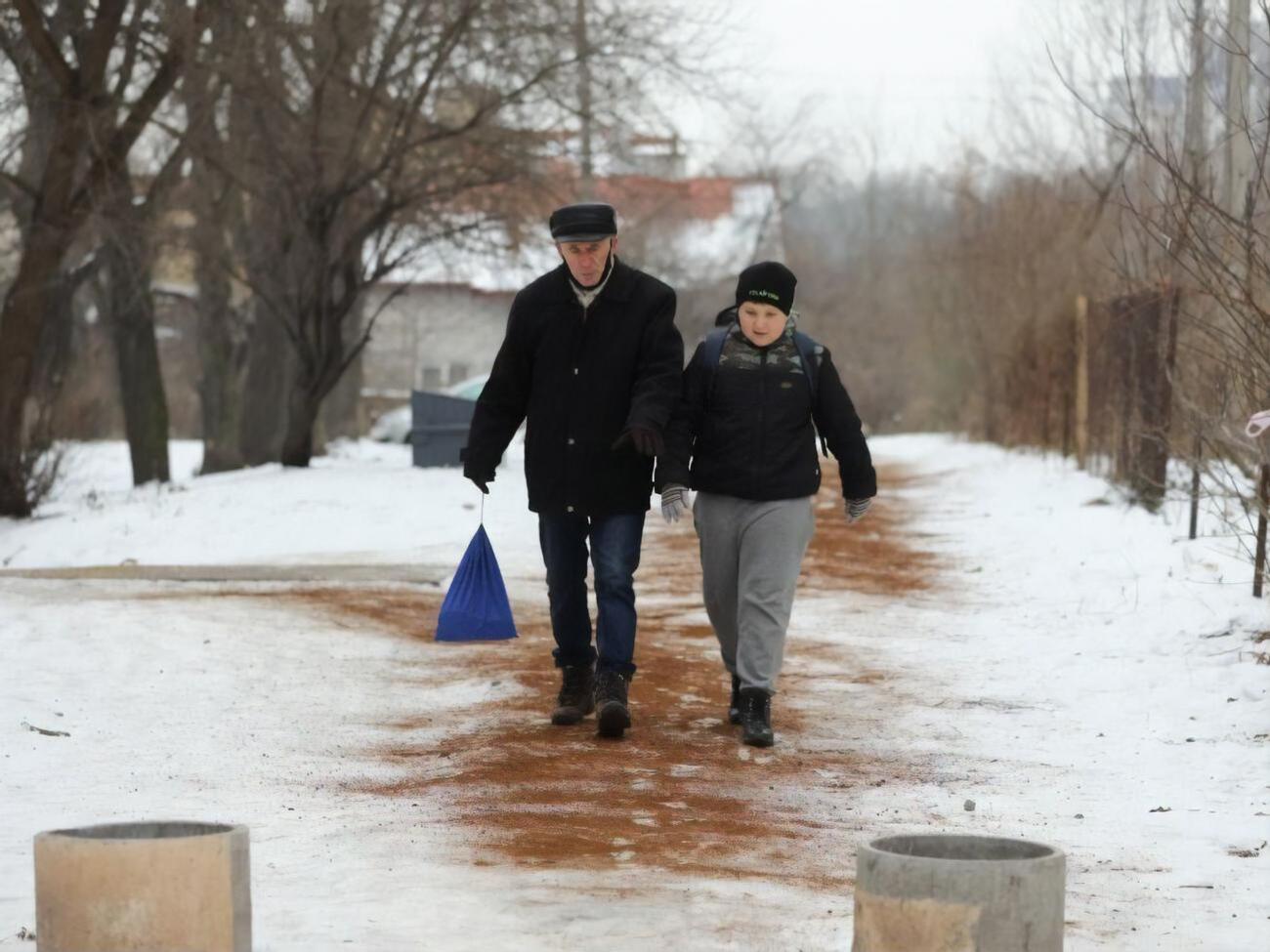 Кофейную гущу во Львове решили использовать для борьбы с гололедом впервые