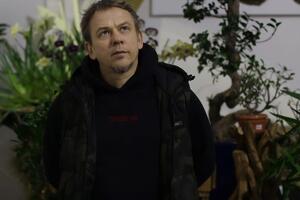 Фоззи: И только злой детектив Саша идет, вглядываясь во встречные коляски