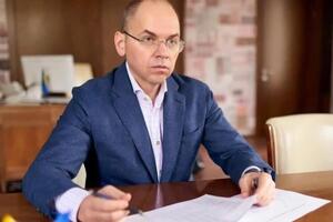 План вакцинації українців проти COVID-19 не передбачає щеплення представників органів влади, зазначив Степанов