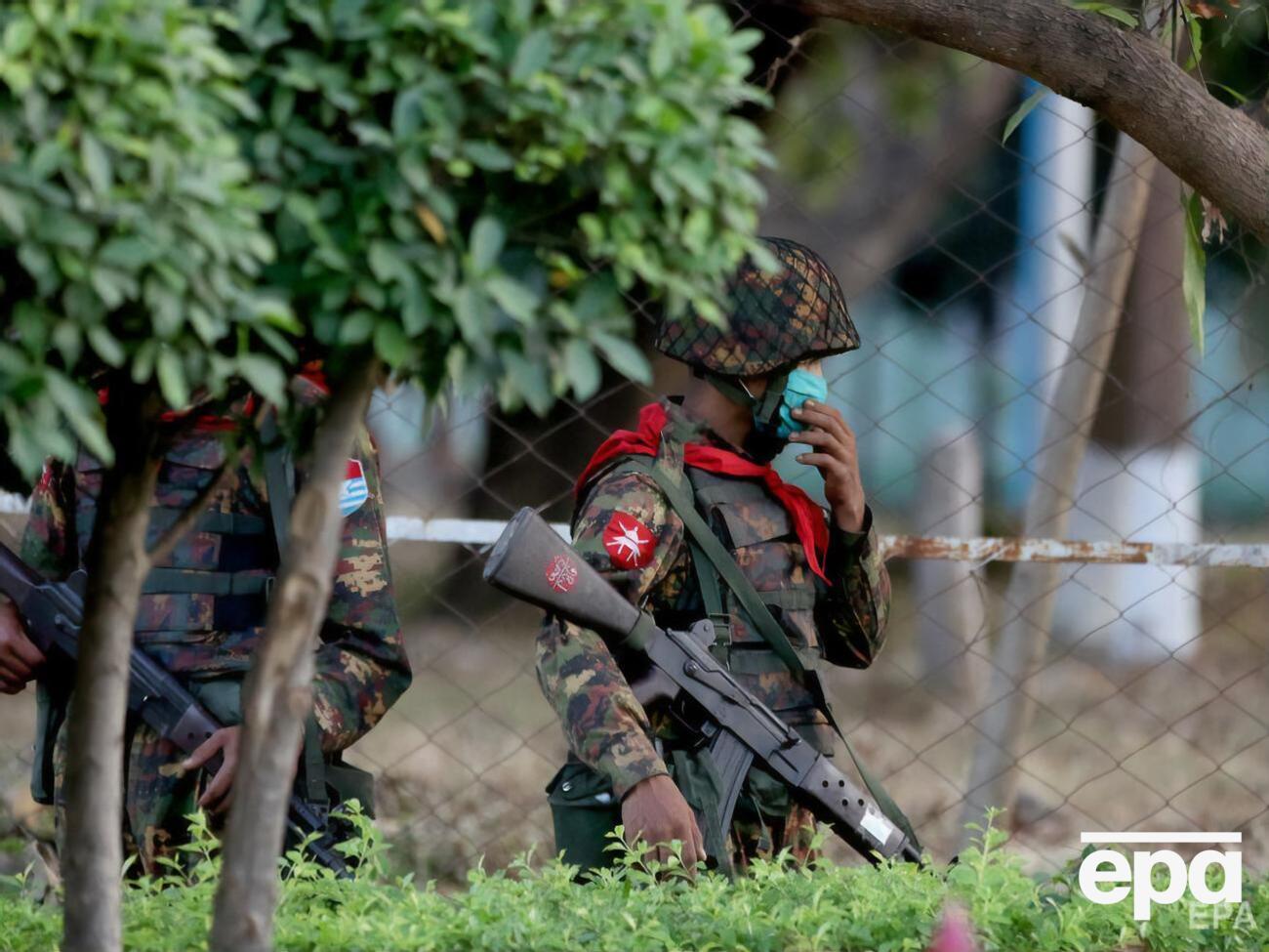 В ЕС призвали военных Мьянмы освободить президента страны