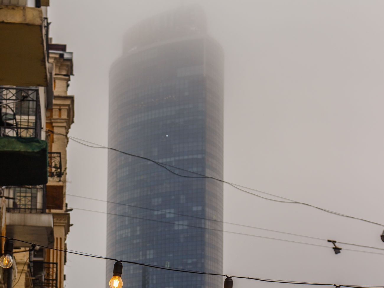 СМИ: Бизнесмен Алиев продал БЦ "Парус" нардепу от ОПЗЖ Столару